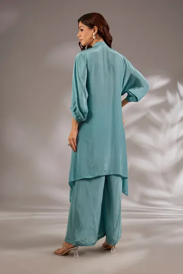 Asymmetric kurta in crepe base with sequins embroidery. image 2
