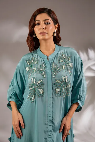 Asymmetric kurta in crepe base with sequins embroidery. image 4