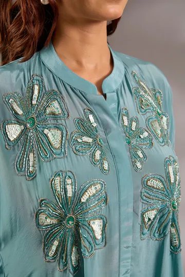 Asymmetric kurta in crepe base with sequins embroidery. image 5