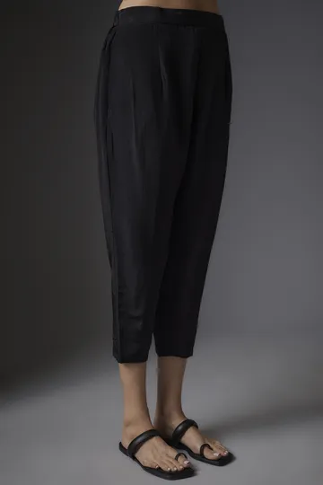 Black Crepe Embroidered Cape Set image 3