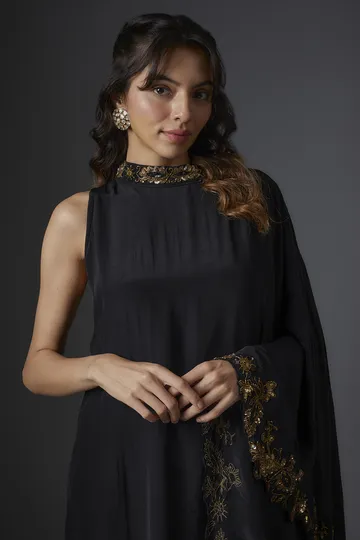 Black Crepe Embroidered Cape Set image 4