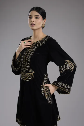 Black velvet Aari and hand embroidery kurta set image 4