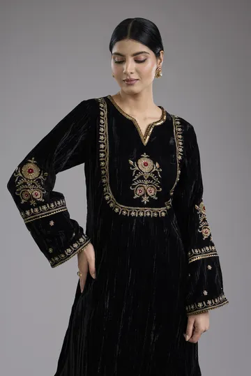 Black velvet Aari and hand embroidery kurta set image 4