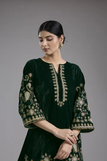 Green velvet Aari and hand embroidery kurta set image 4