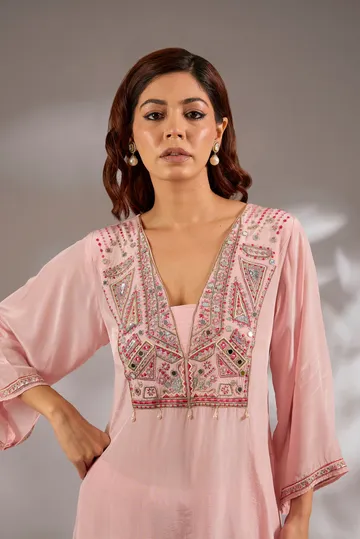 Kurta in crepe base with thread, cutdana and mirror embroidery. image 4